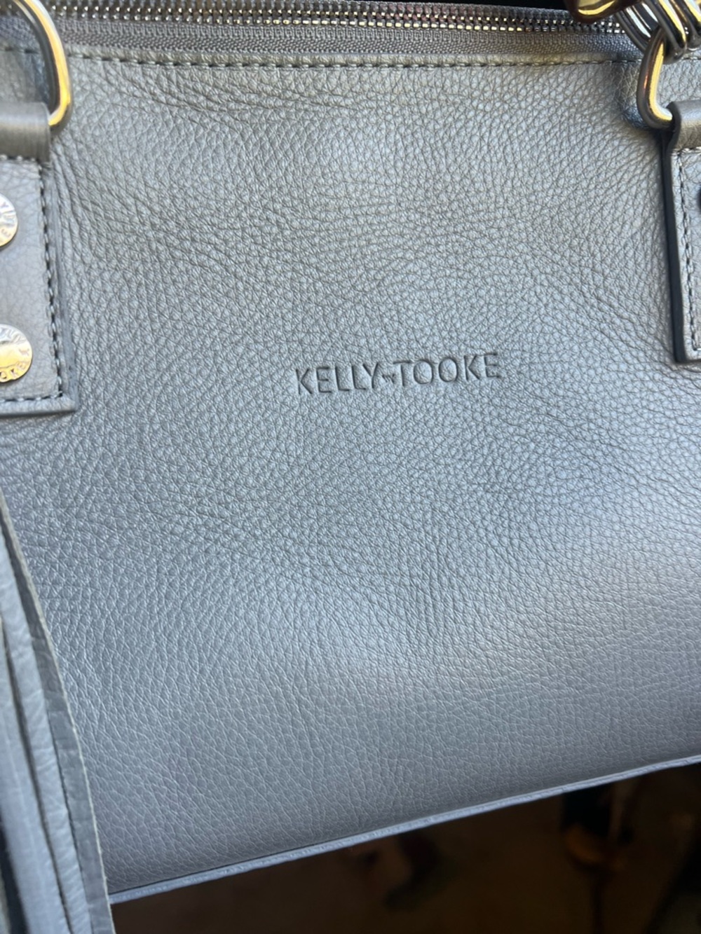 Kelly Tooke Soho Leather Purse in Patent Grey with multicolor chain strap - Picture 3 of 16